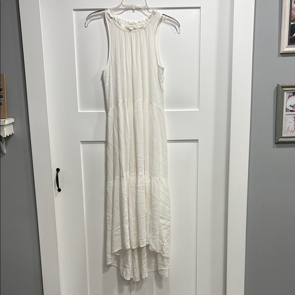 Elegant White Sleeveless Dress